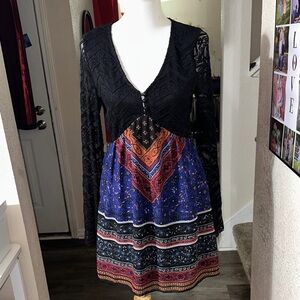 VENUS Size Medium Black Lace Bodice Belle Sleeve Mixed-Print